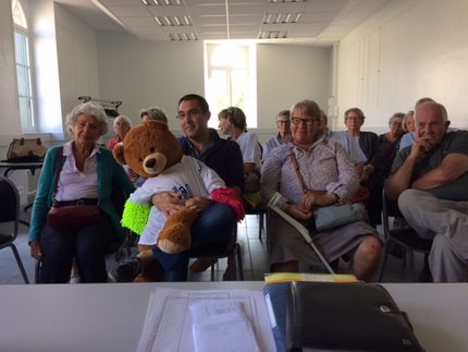 Assemblée générale à la salle annexe de la Mairie de Saint-Coulomb- présentation de témoignage